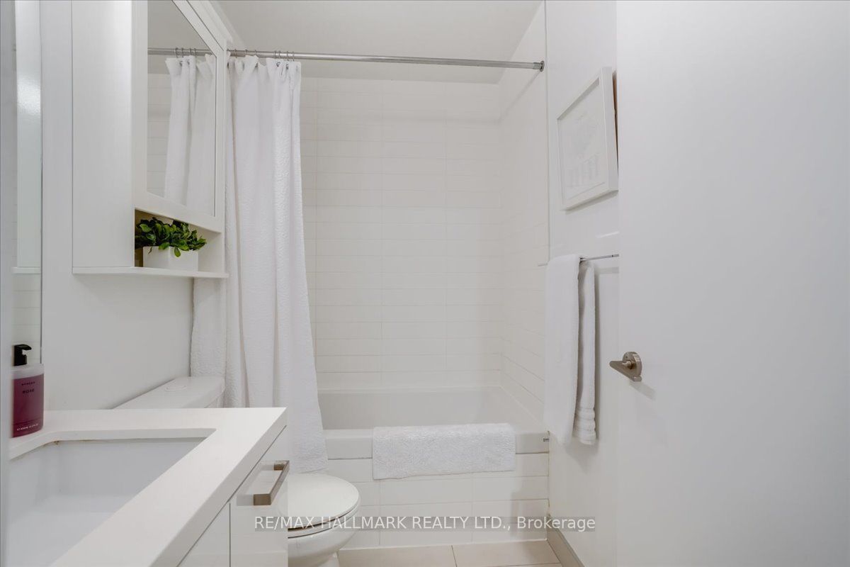 11 Charlotte St, #303
