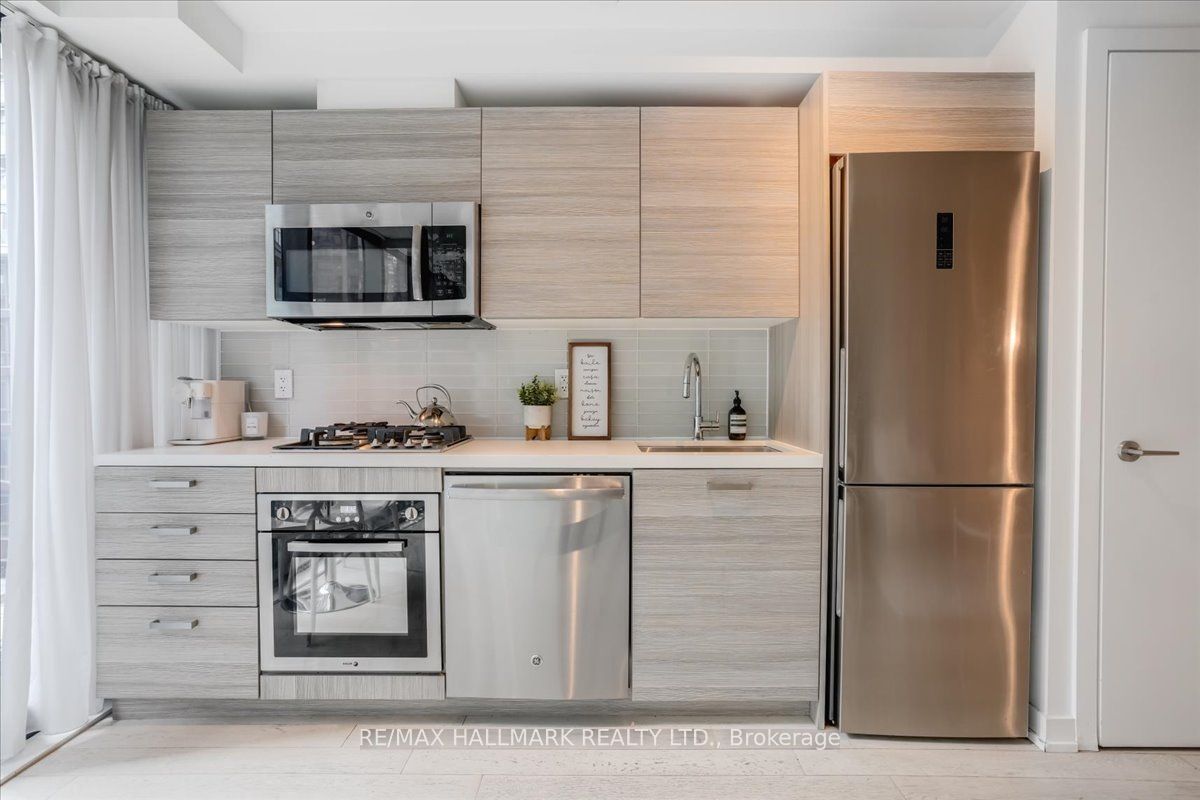 11 Charlotte St, #303