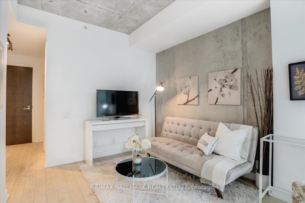 11 Charlotte St, #303
