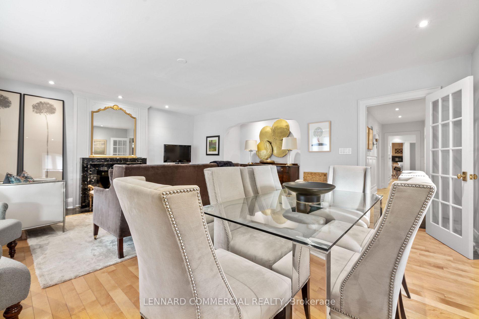 883 Avenue Rd