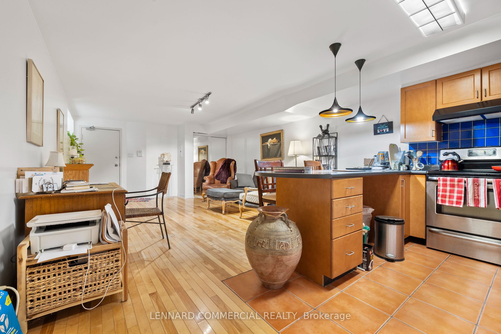 883 Avenue Rd