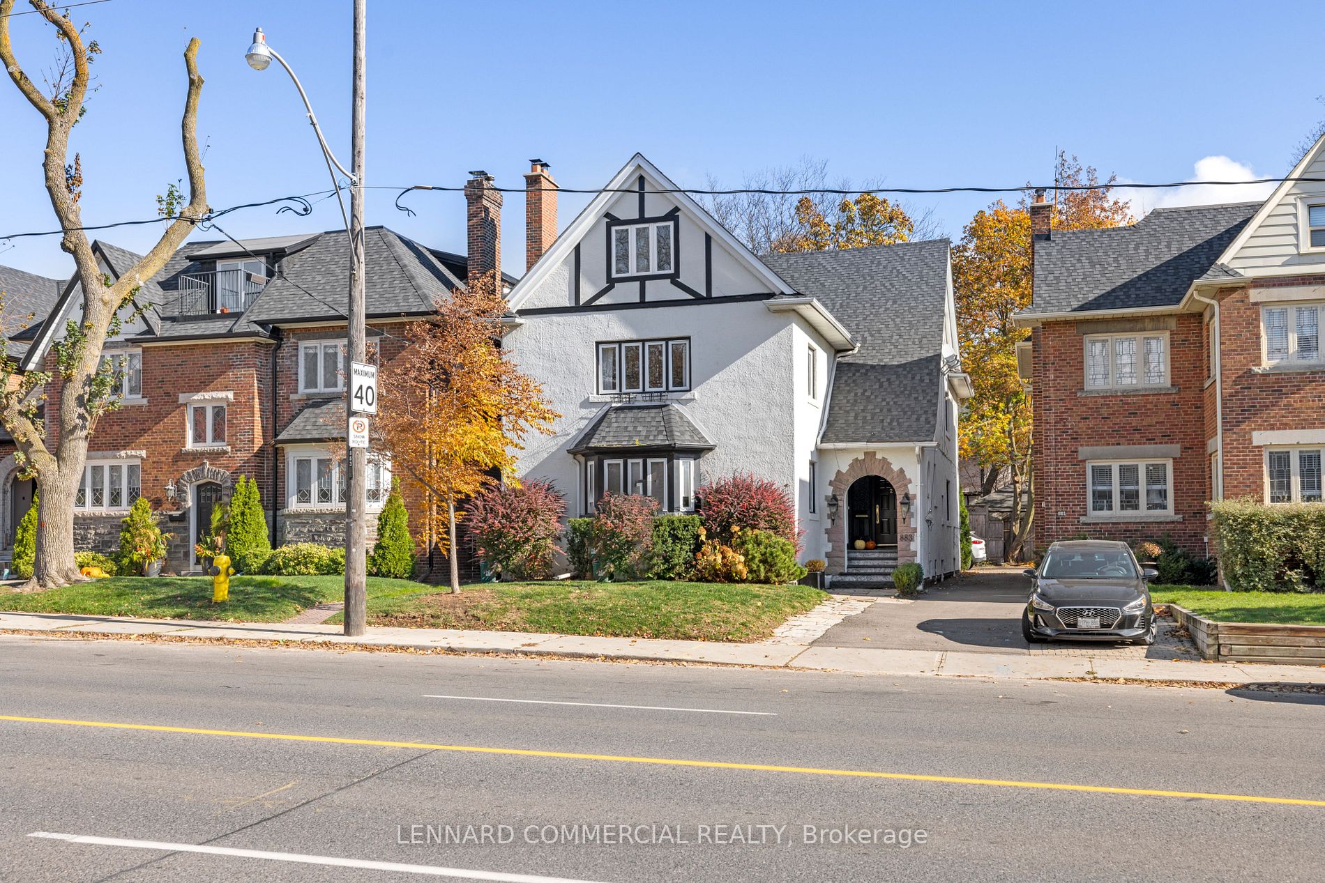 883 Avenue Rd