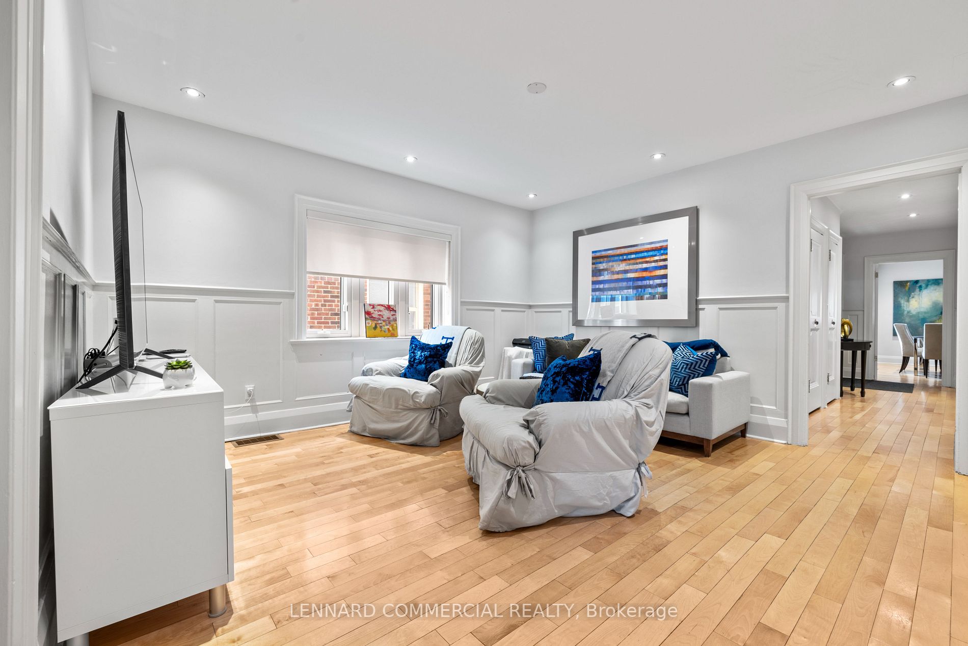 883 Avenue Rd