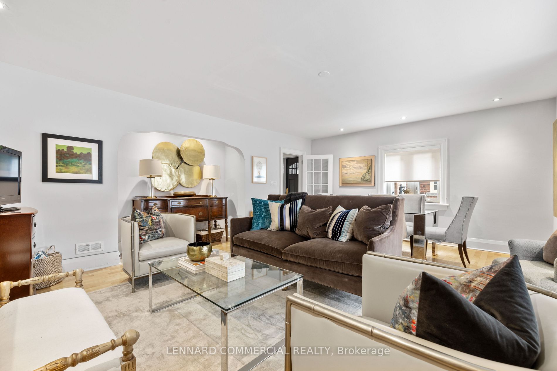 883 Avenue Rd