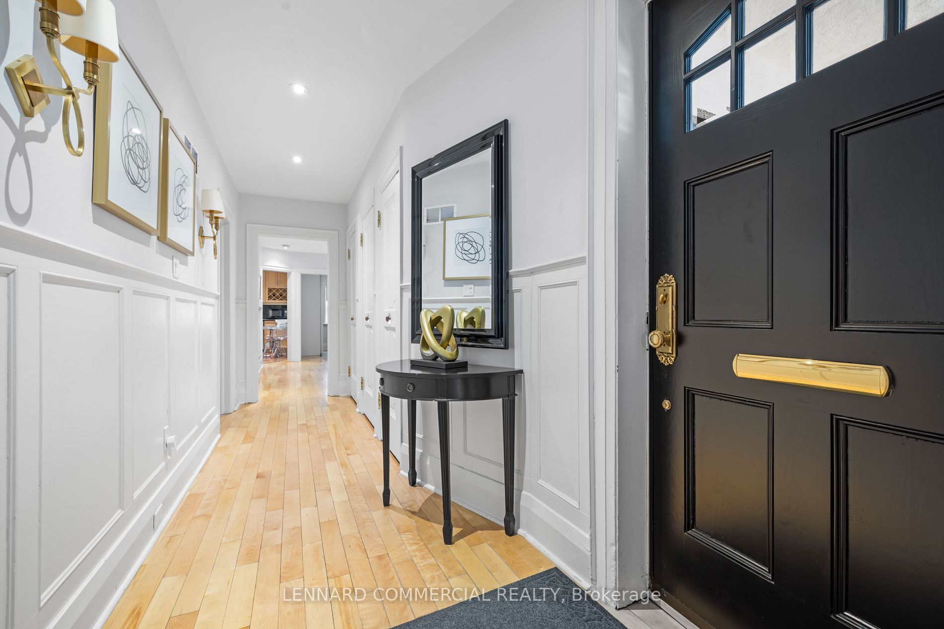 883 Avenue Rd