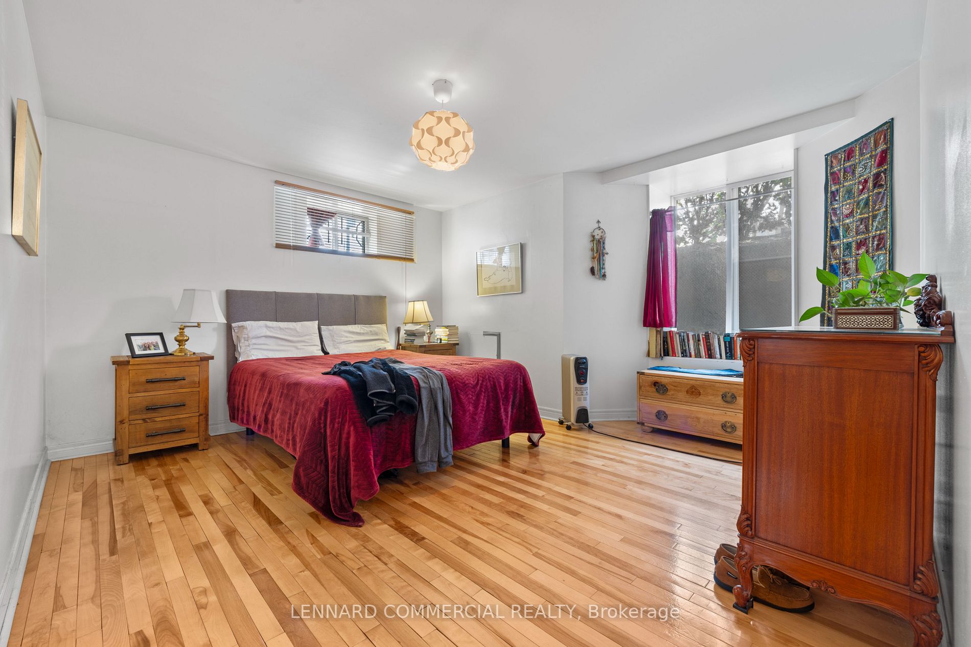 883 Avenue Rd