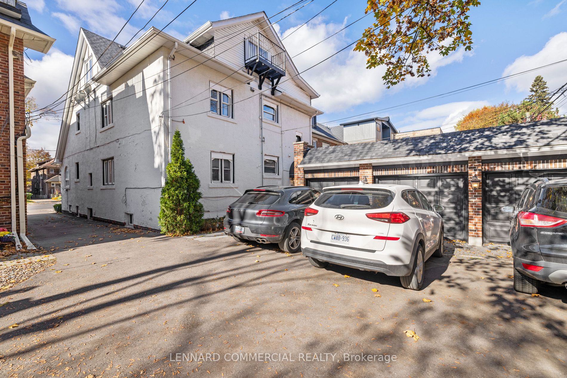 883 Avenue Rd