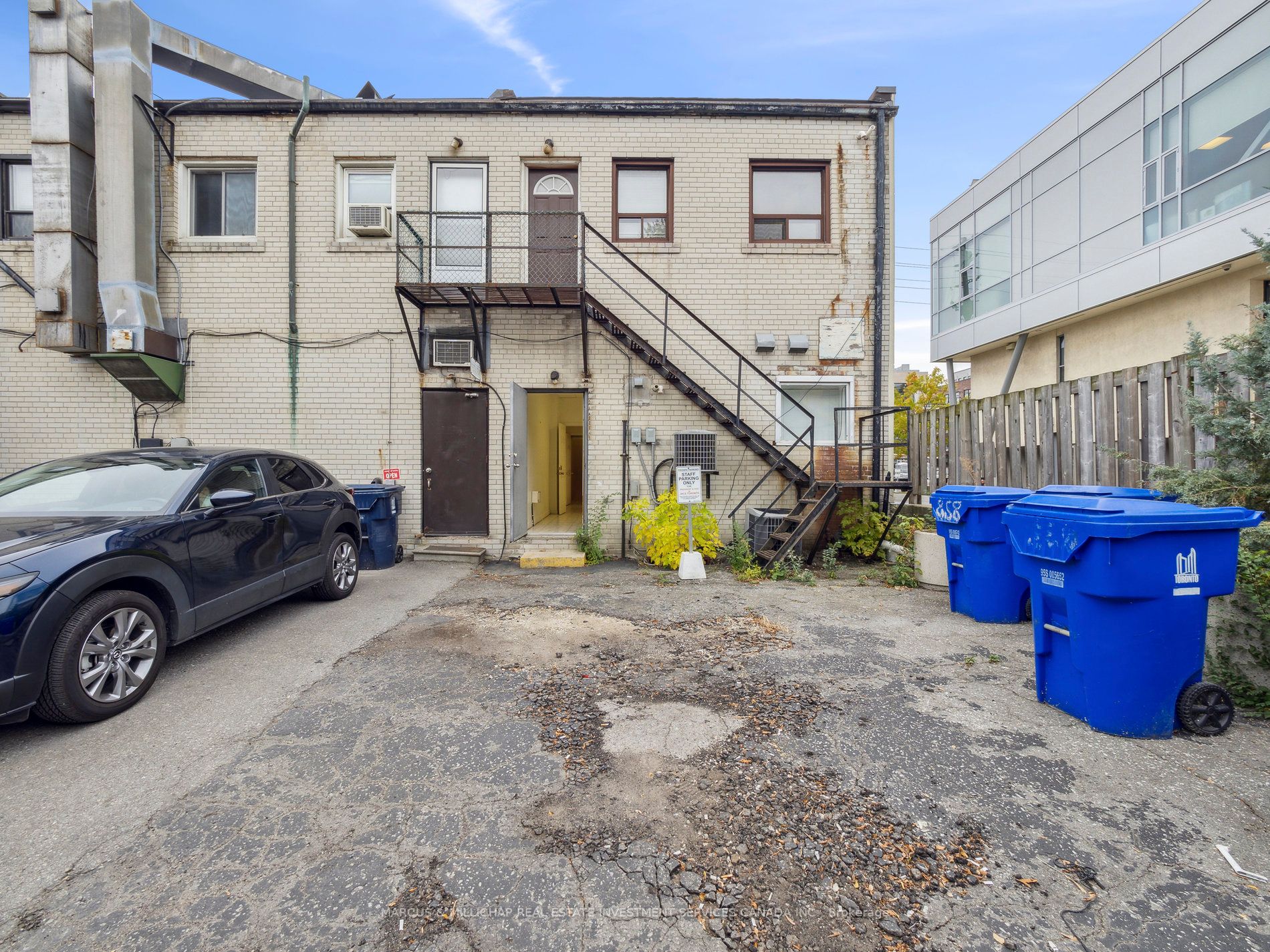 858 Sheppard Ave W