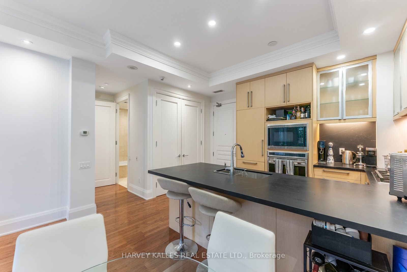100 Yorkville Ave, #204