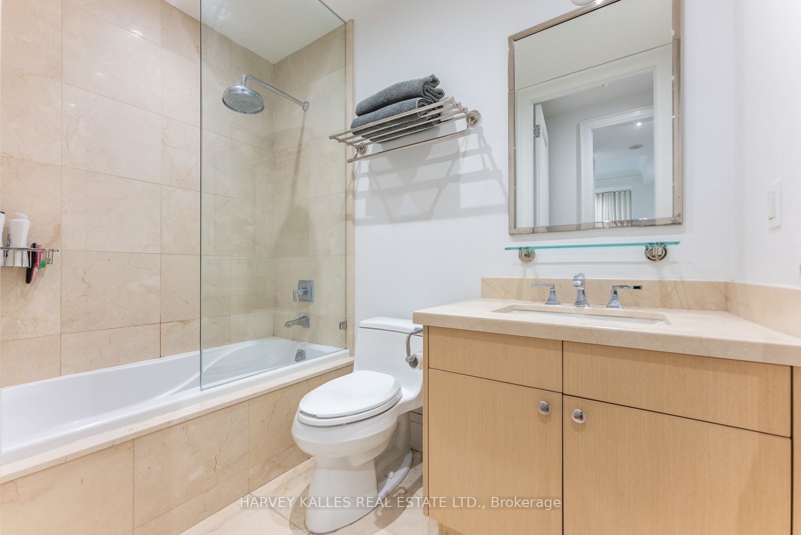 100 Yorkville Ave, #204