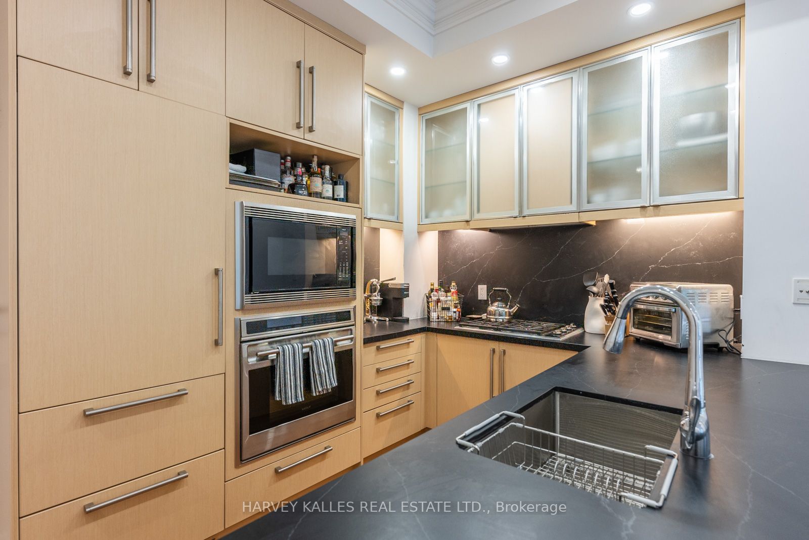 100 Yorkville Ave, #204