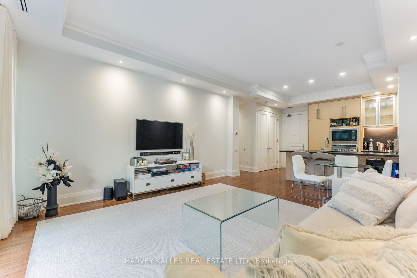 100 Yorkville Ave, #204