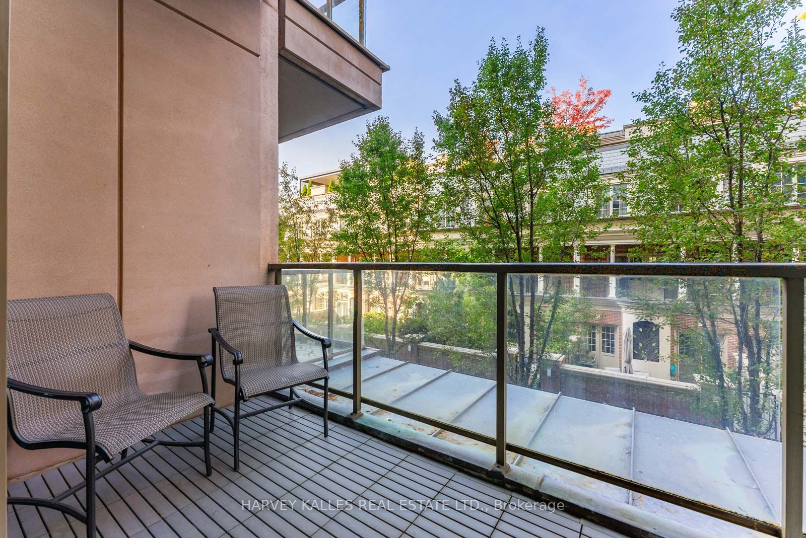 100 Yorkville Ave, #204