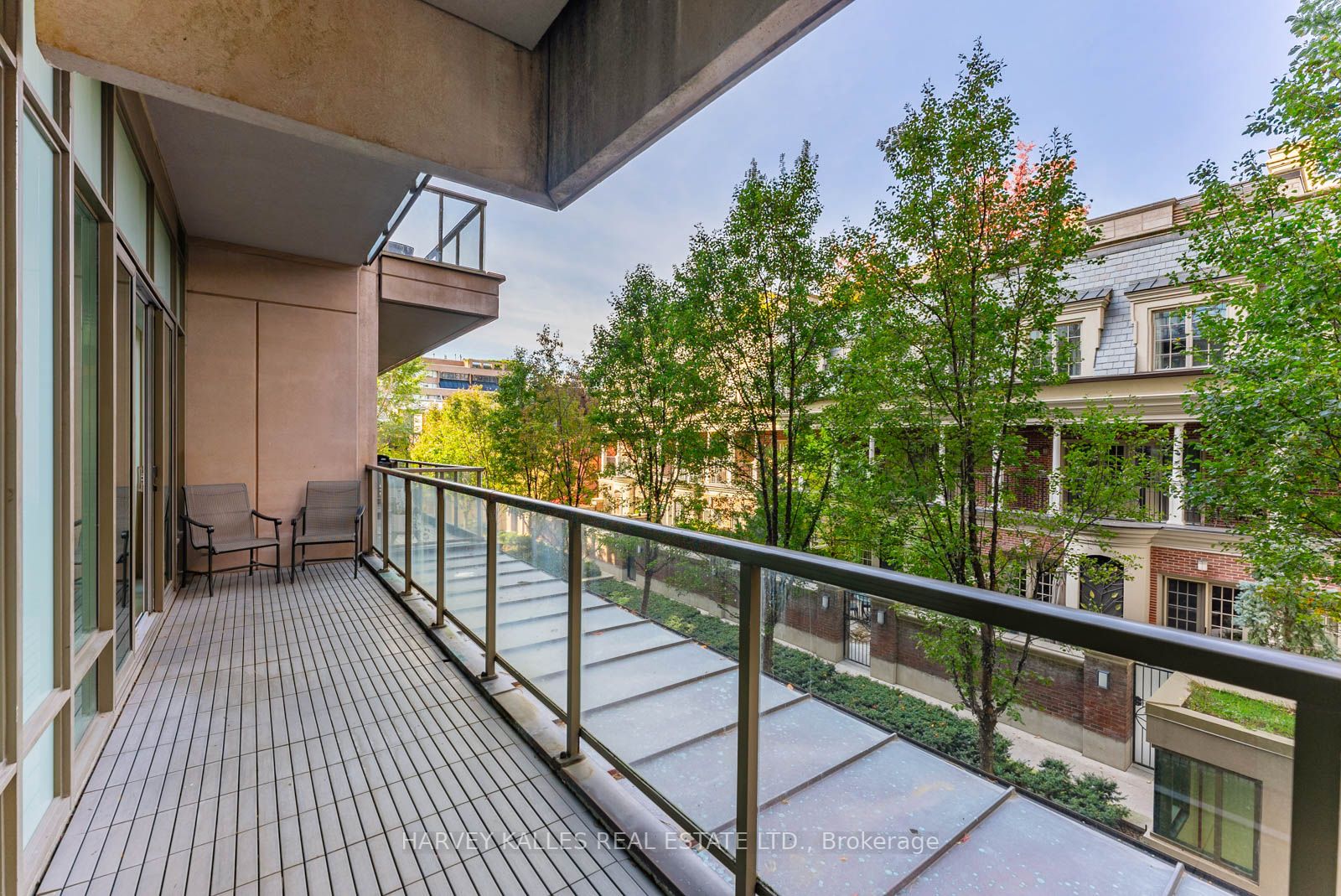 100 Yorkville Ave, #204