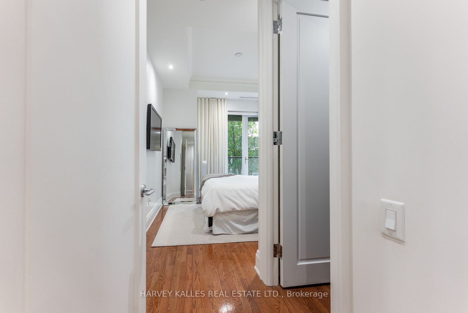 100 Yorkville Ave, #204