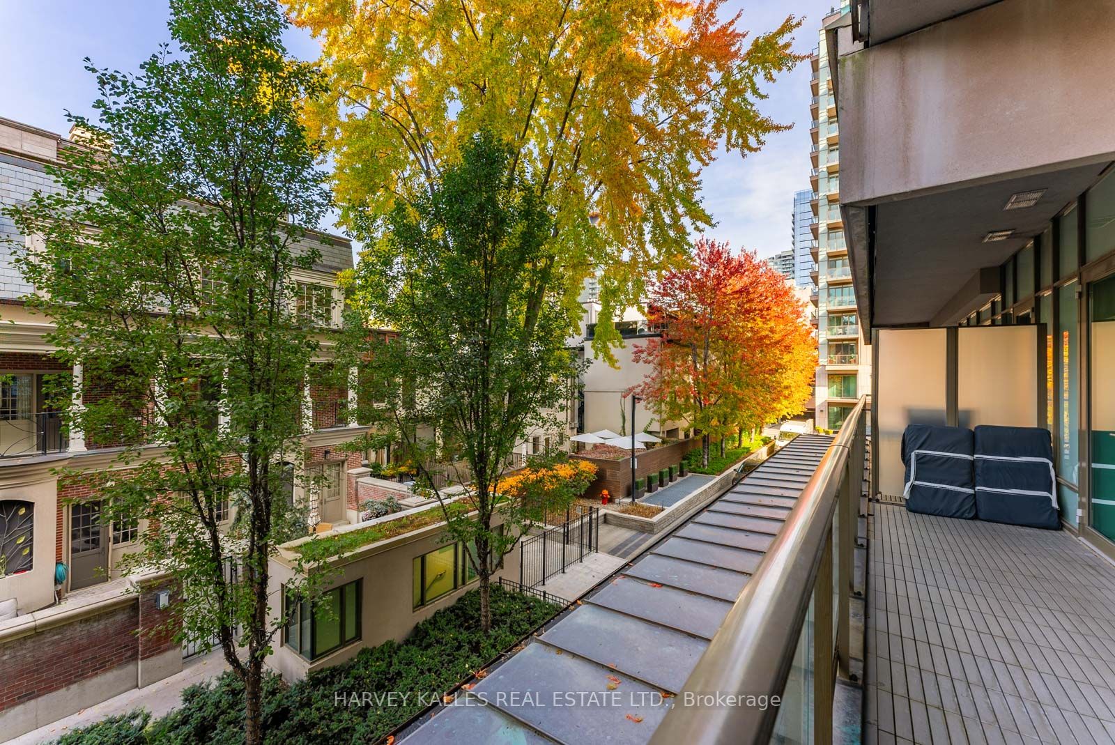100 Yorkville Ave, #204