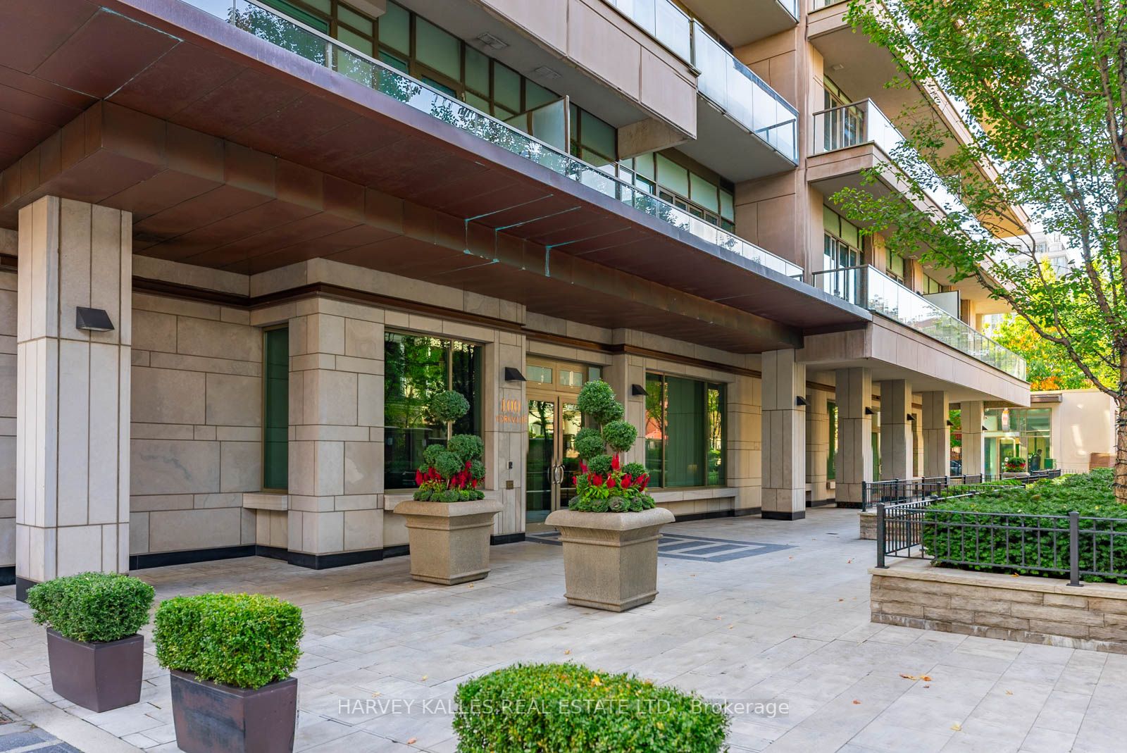 100 Yorkville Ave, #204