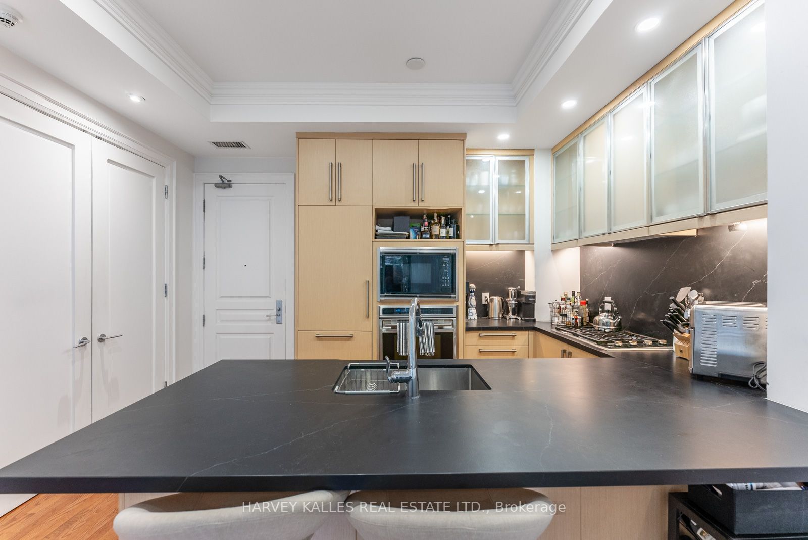 100 Yorkville Ave, #204
