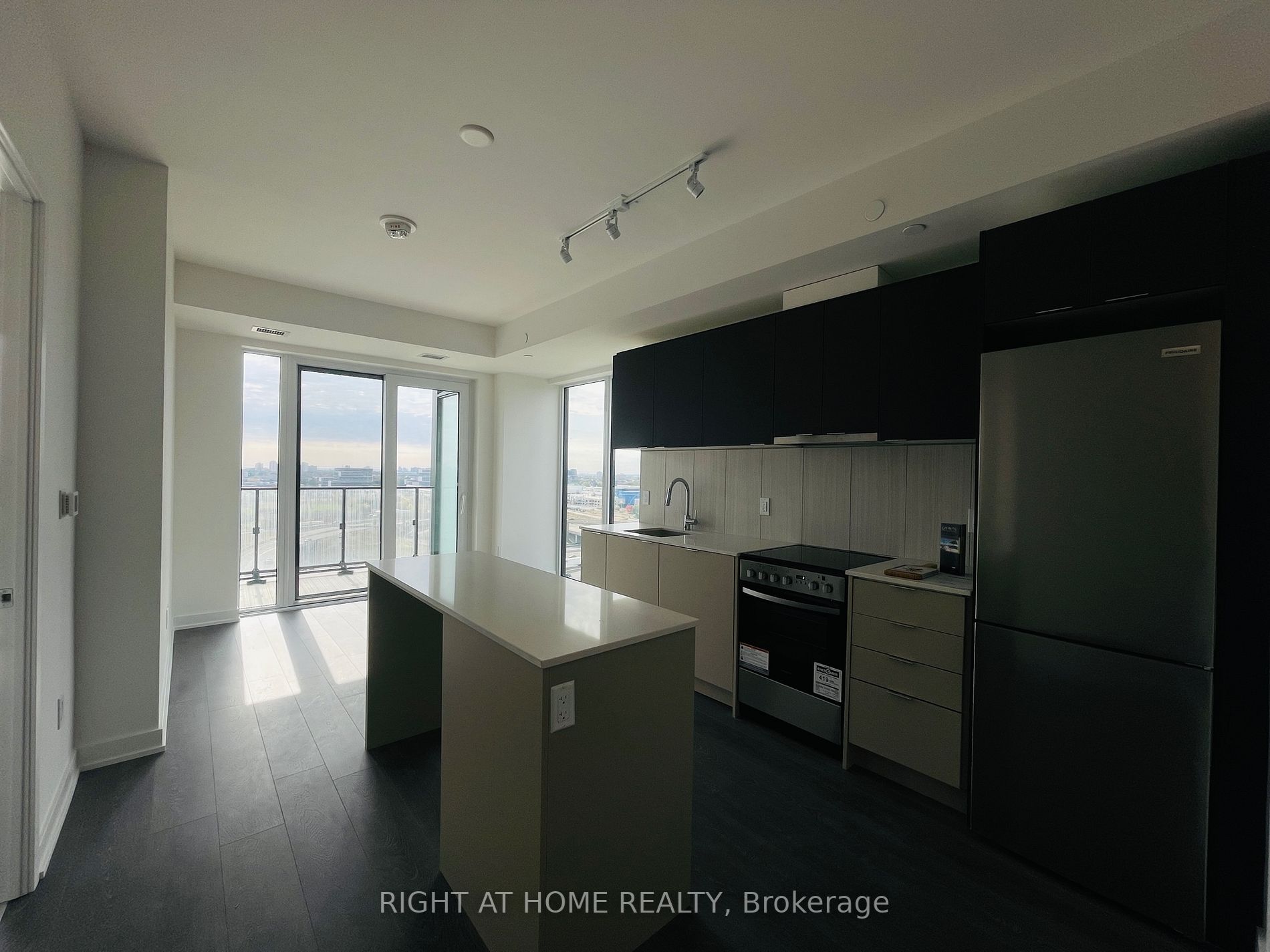 8 Tippett Rd, #1509