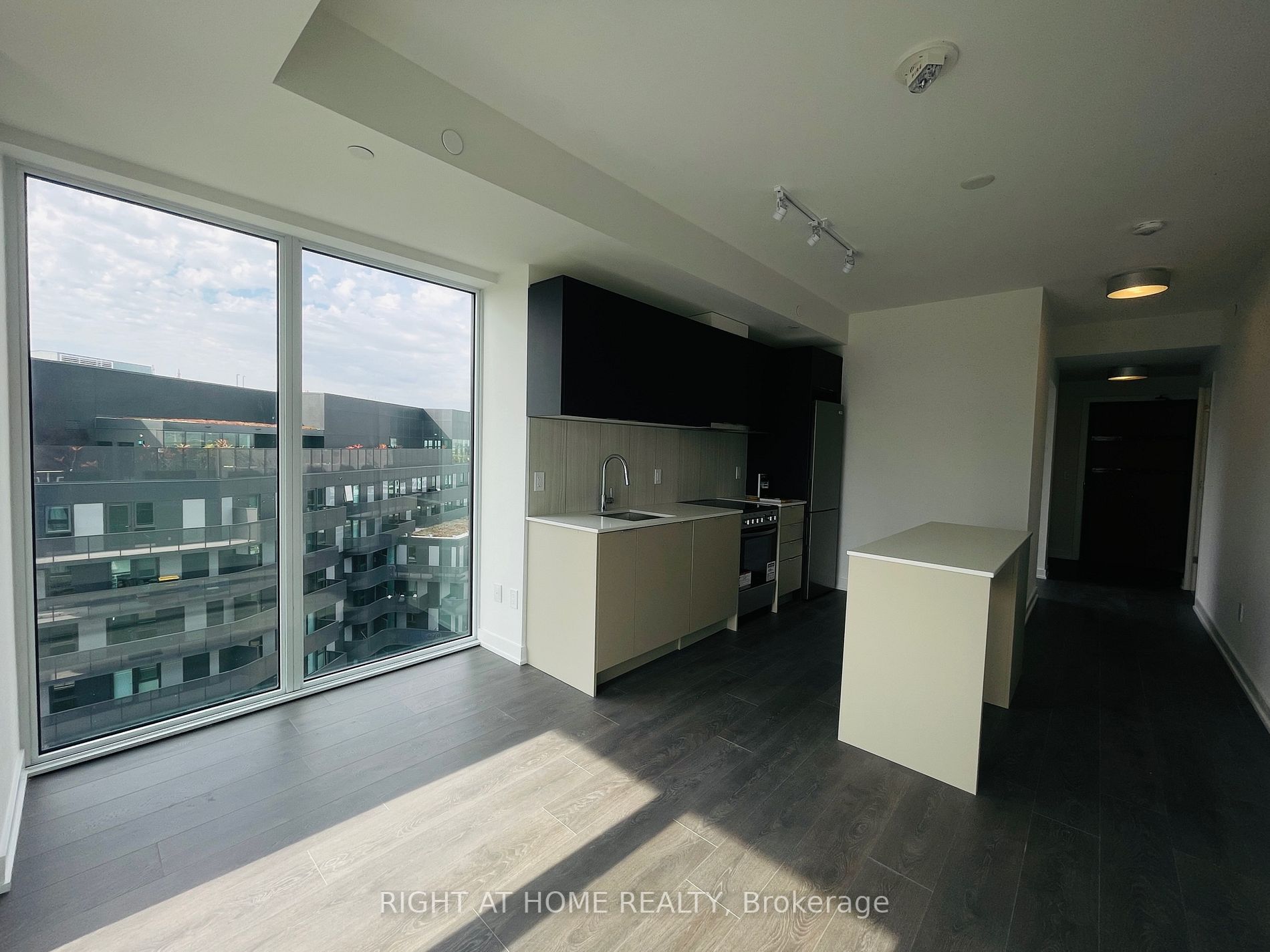 8 Tippett Rd, #1509
