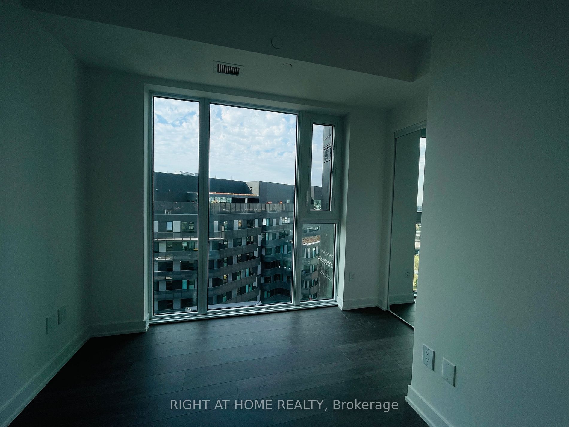 8 Tippett Rd, #1509