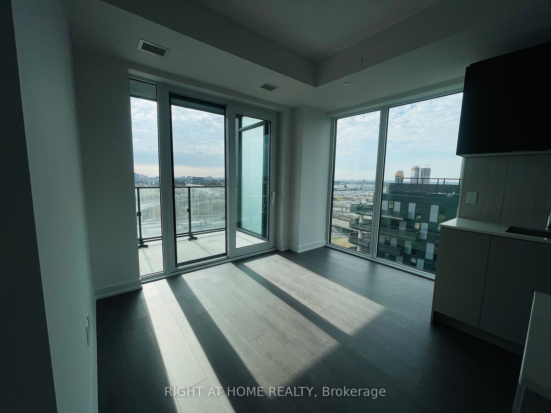8 Tippett Rd, #1509