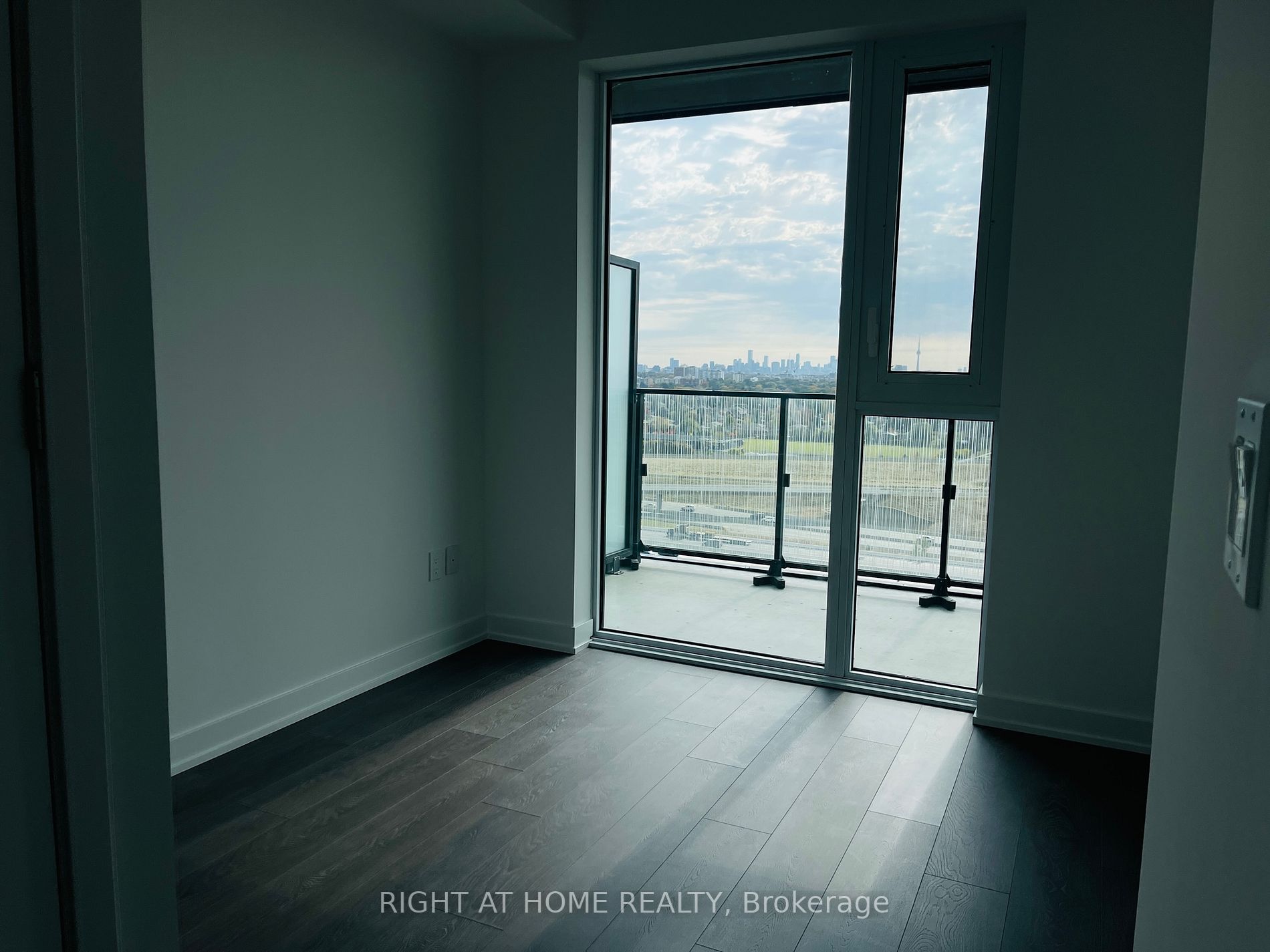 8 Tippett Rd, #1509