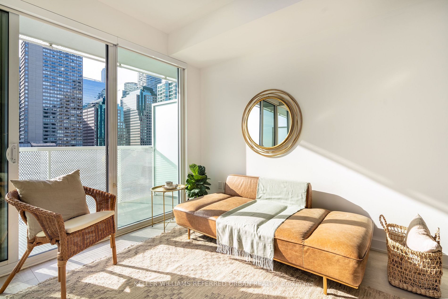 15 Queens Quay E, #712