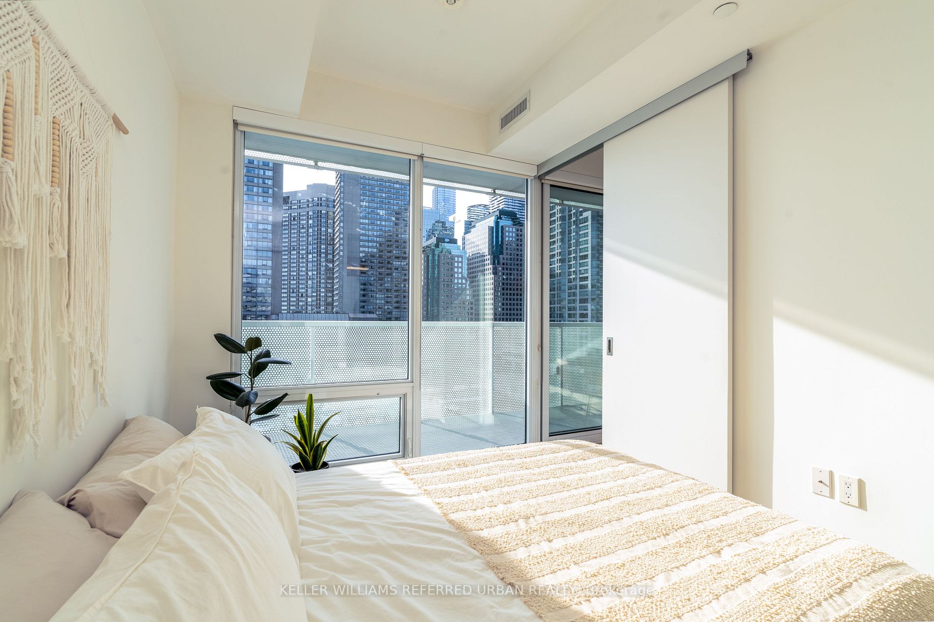 15 Queens Quay E, #712