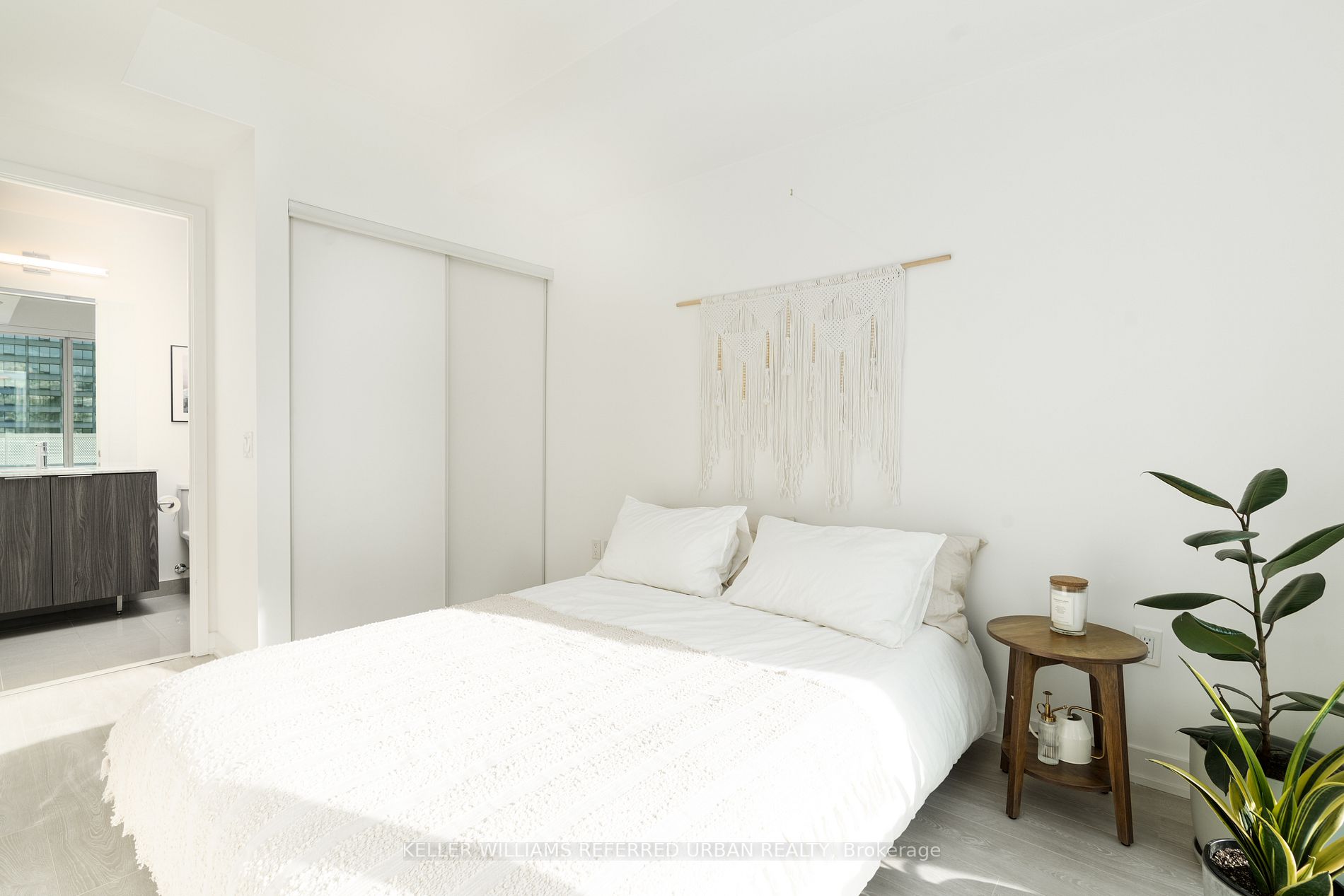 15 Queens Quay E, #712
