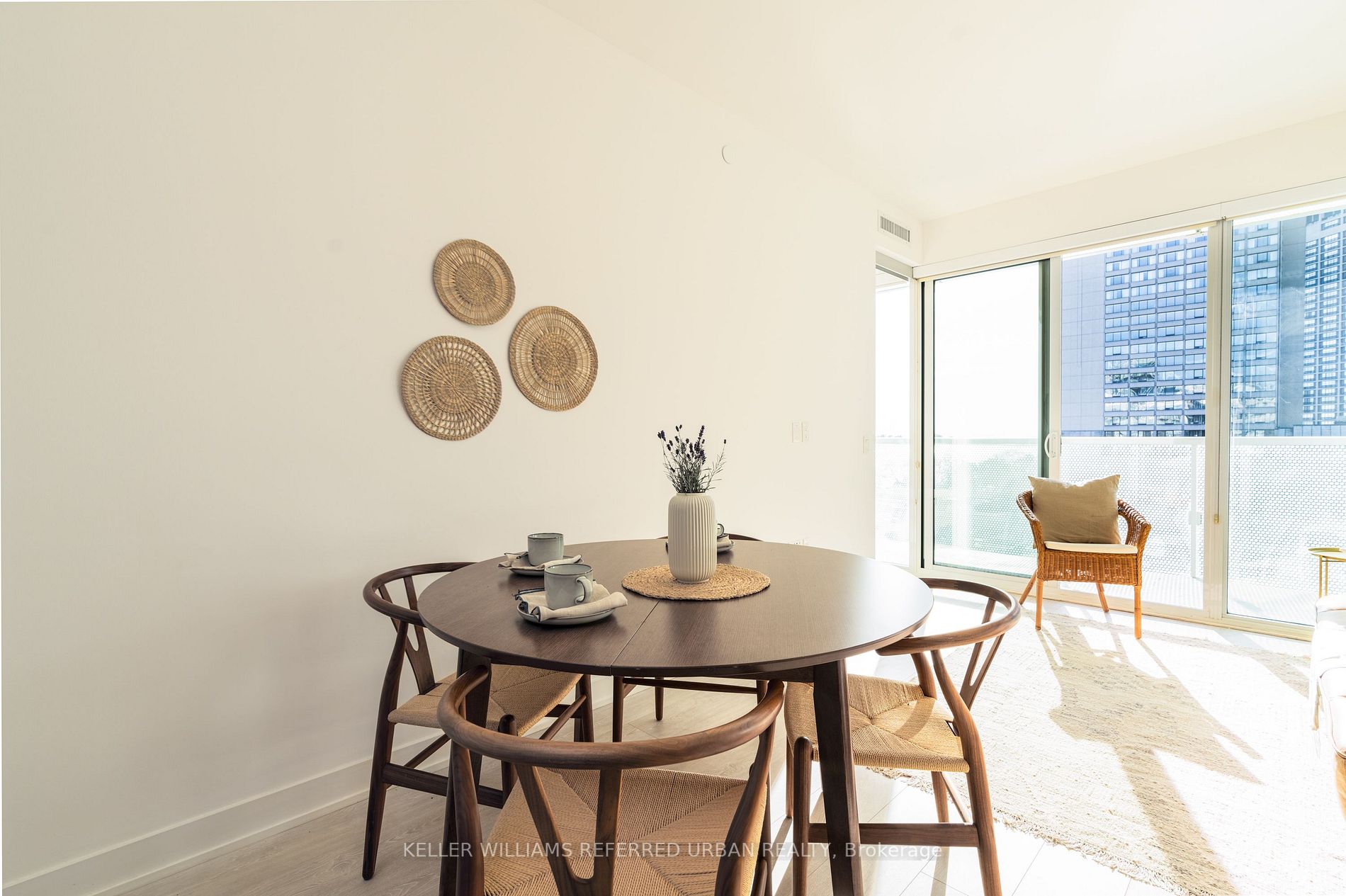 15 Queens Quay E, #712