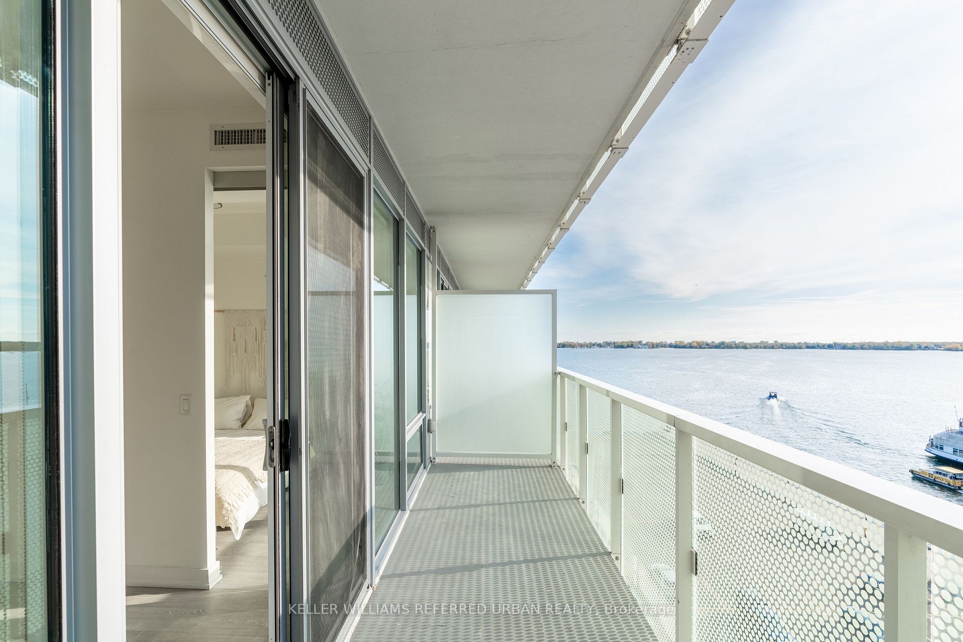15 Queens Quay E, #712