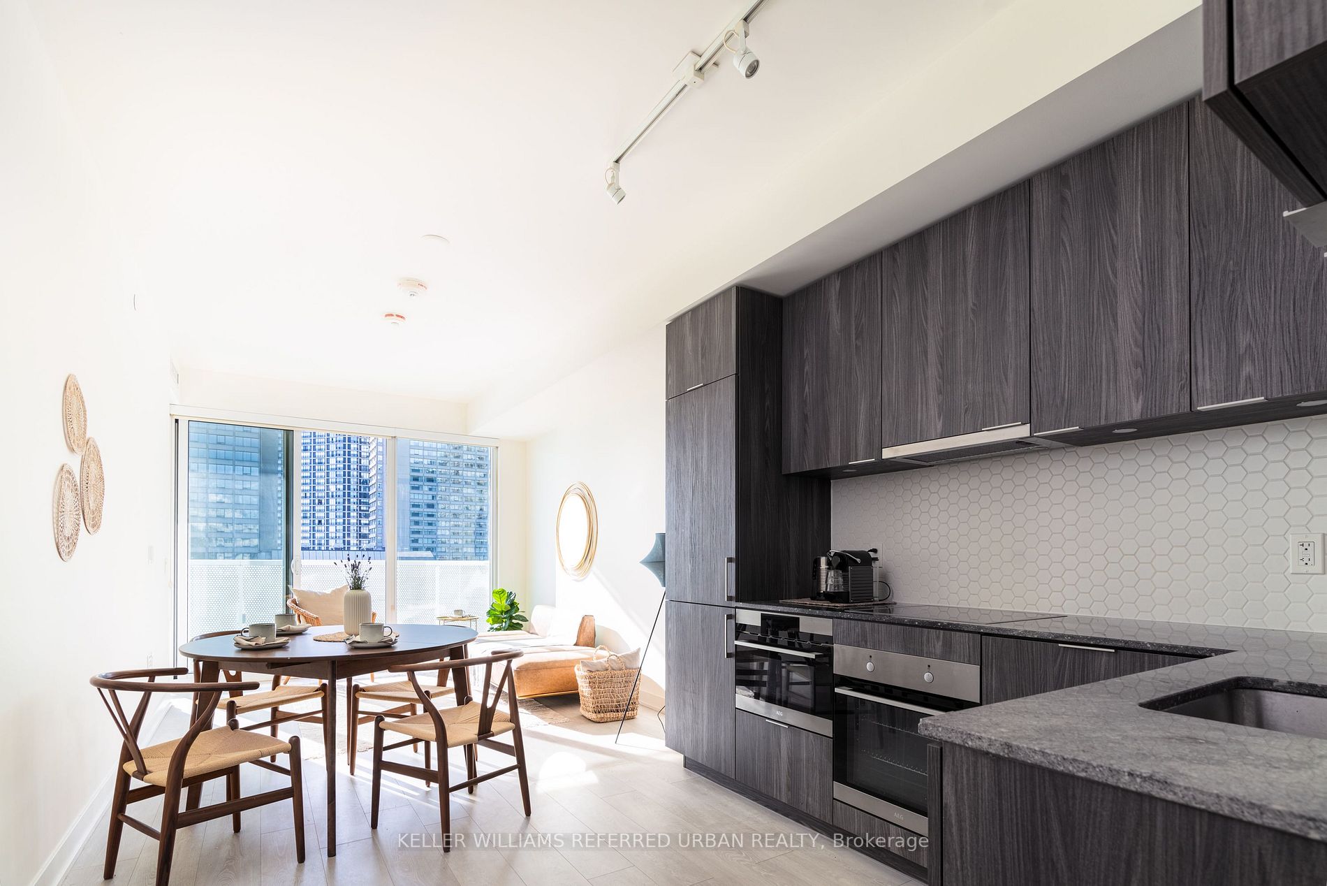 15 Queens Quay E, #712