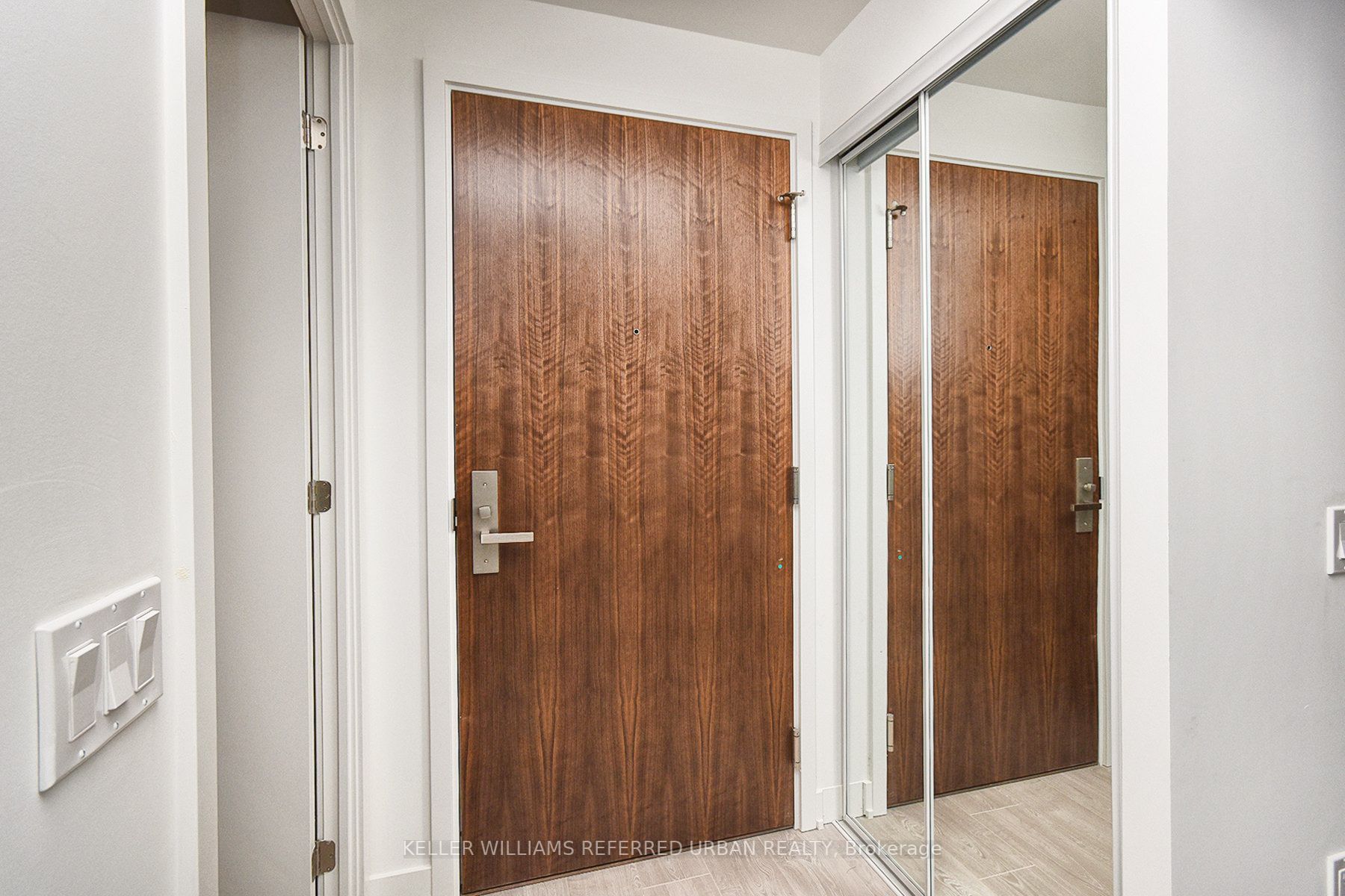 15 Queens Quay E, #712