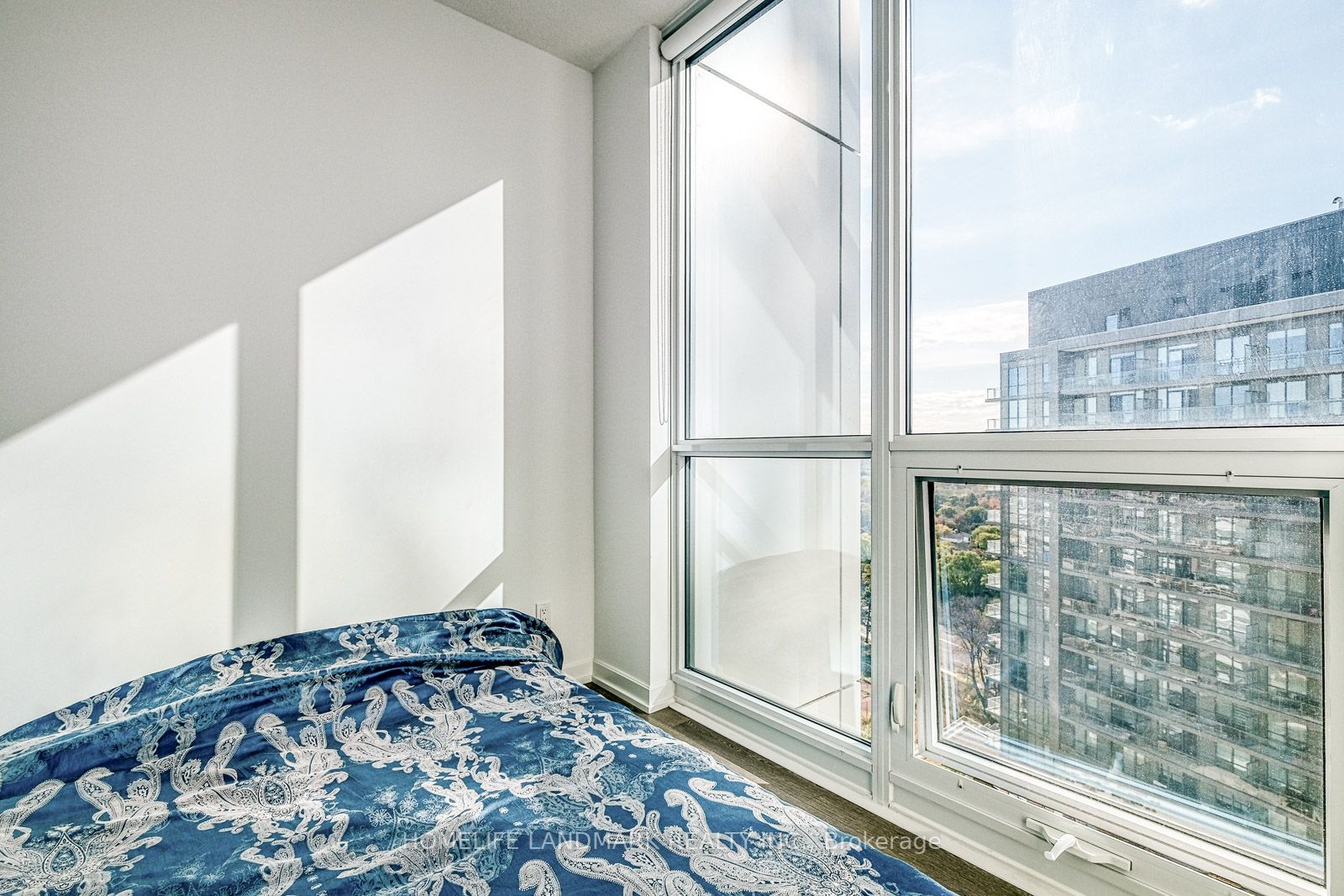 32 Forest Manor Rd, #1102