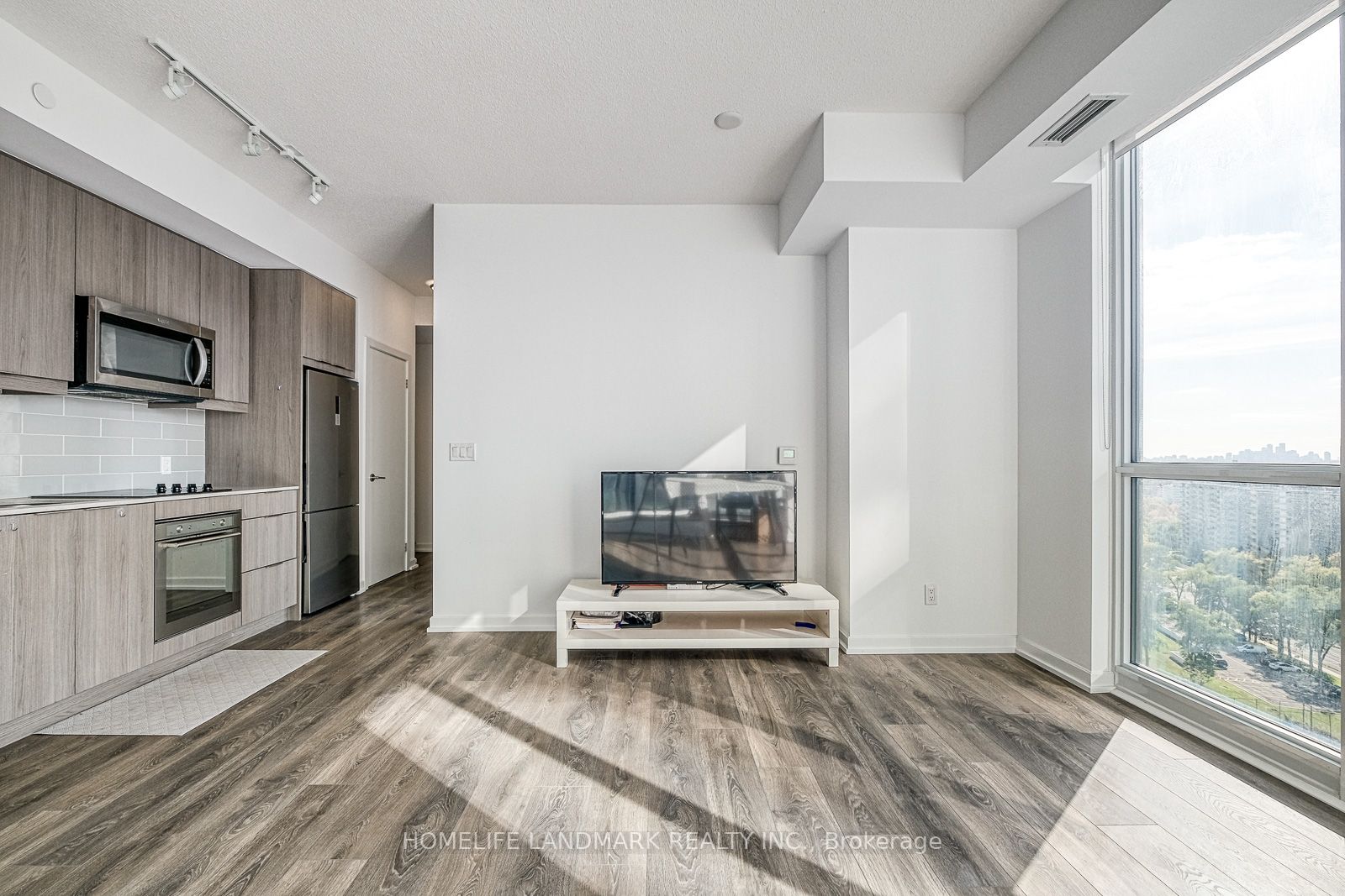 32 Forest Manor Rd, #1102