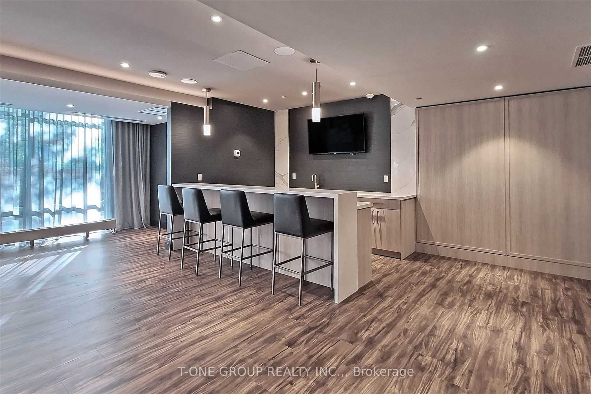 621 Sheppard Ave E, #318