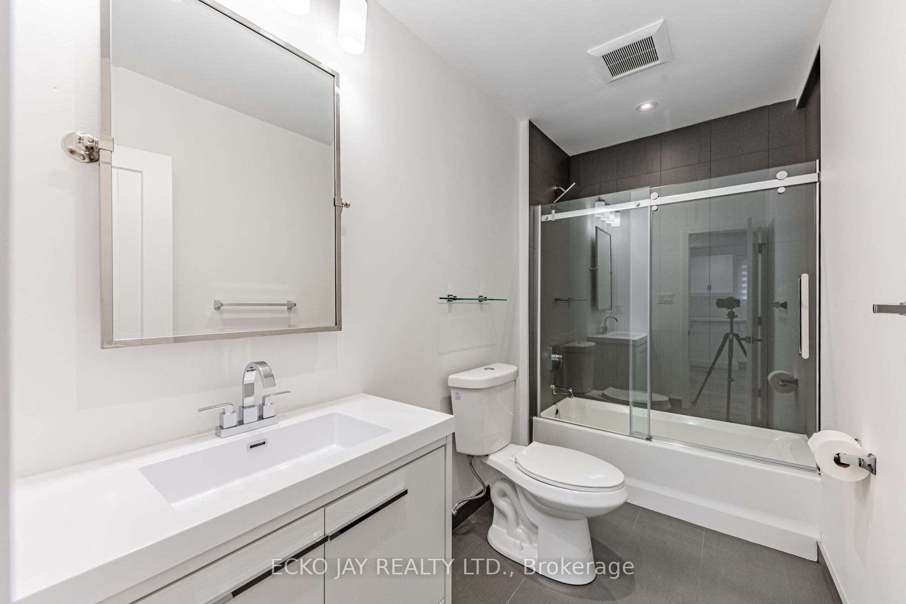 111 Baltray Cres