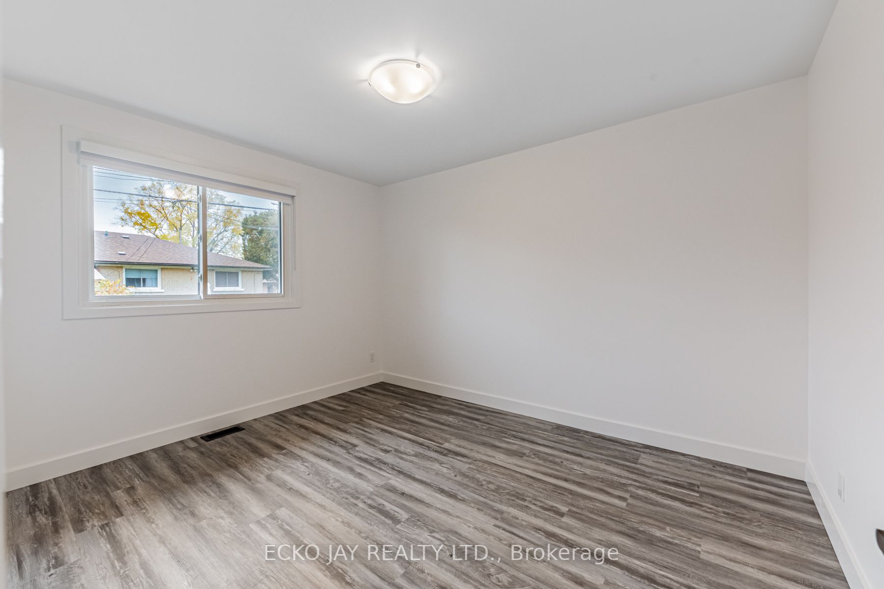 111 Baltray Cres