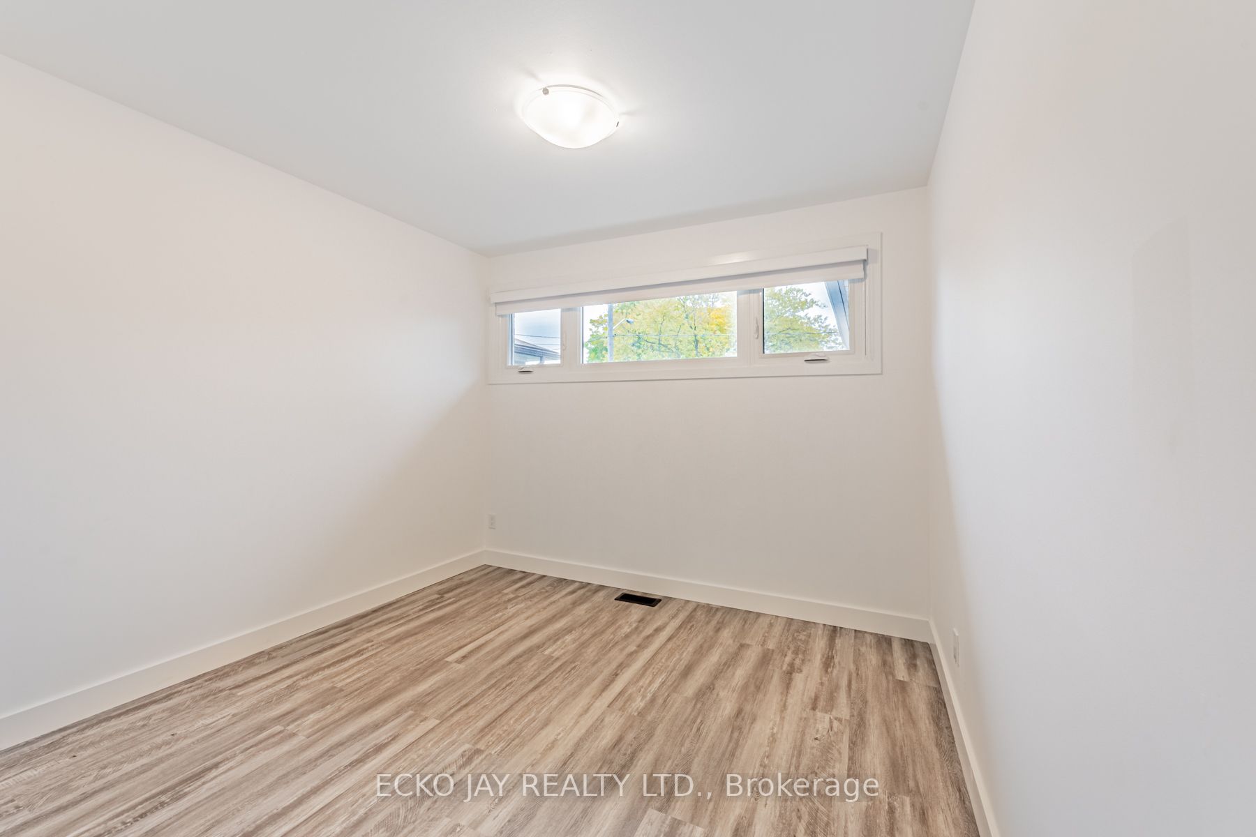 111 Baltray Cres