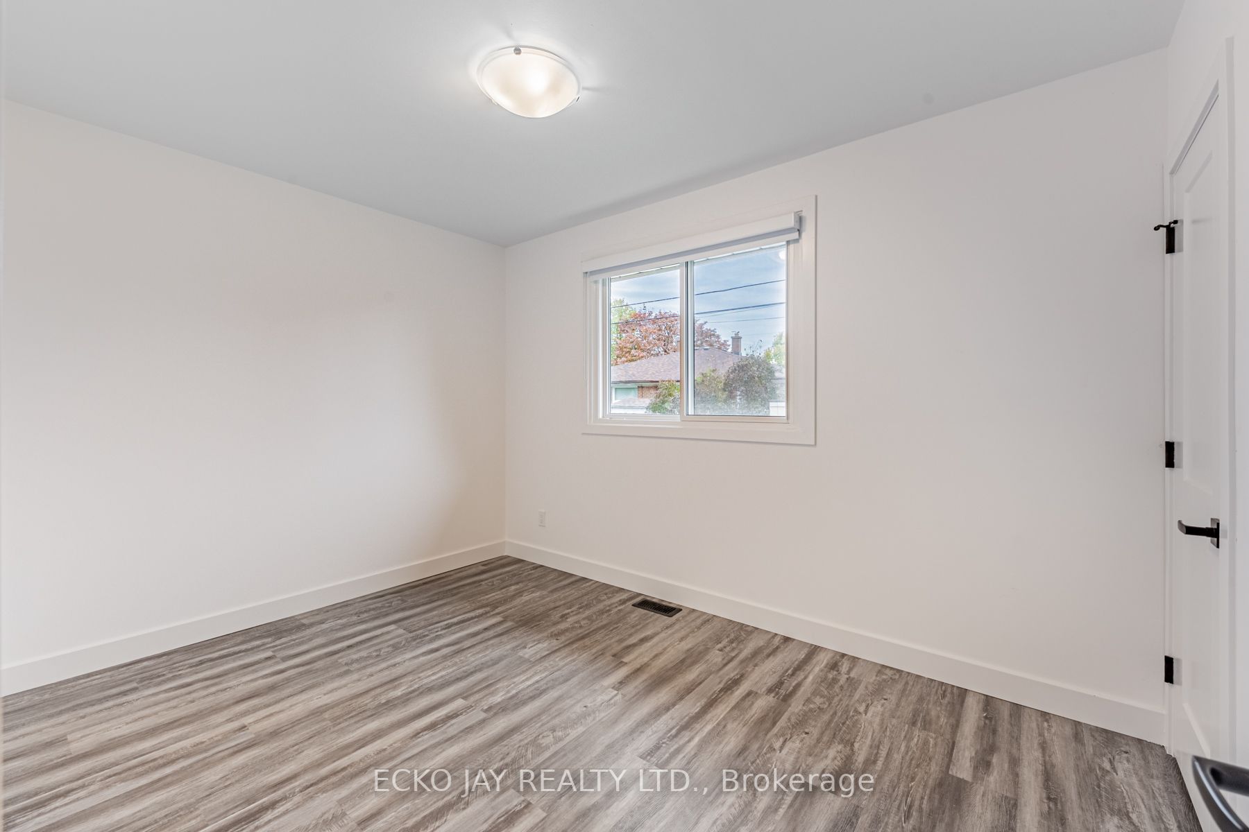 111 Baltray Cres