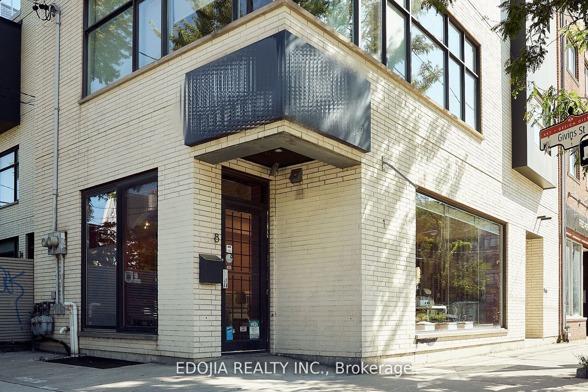 966 Queen St W