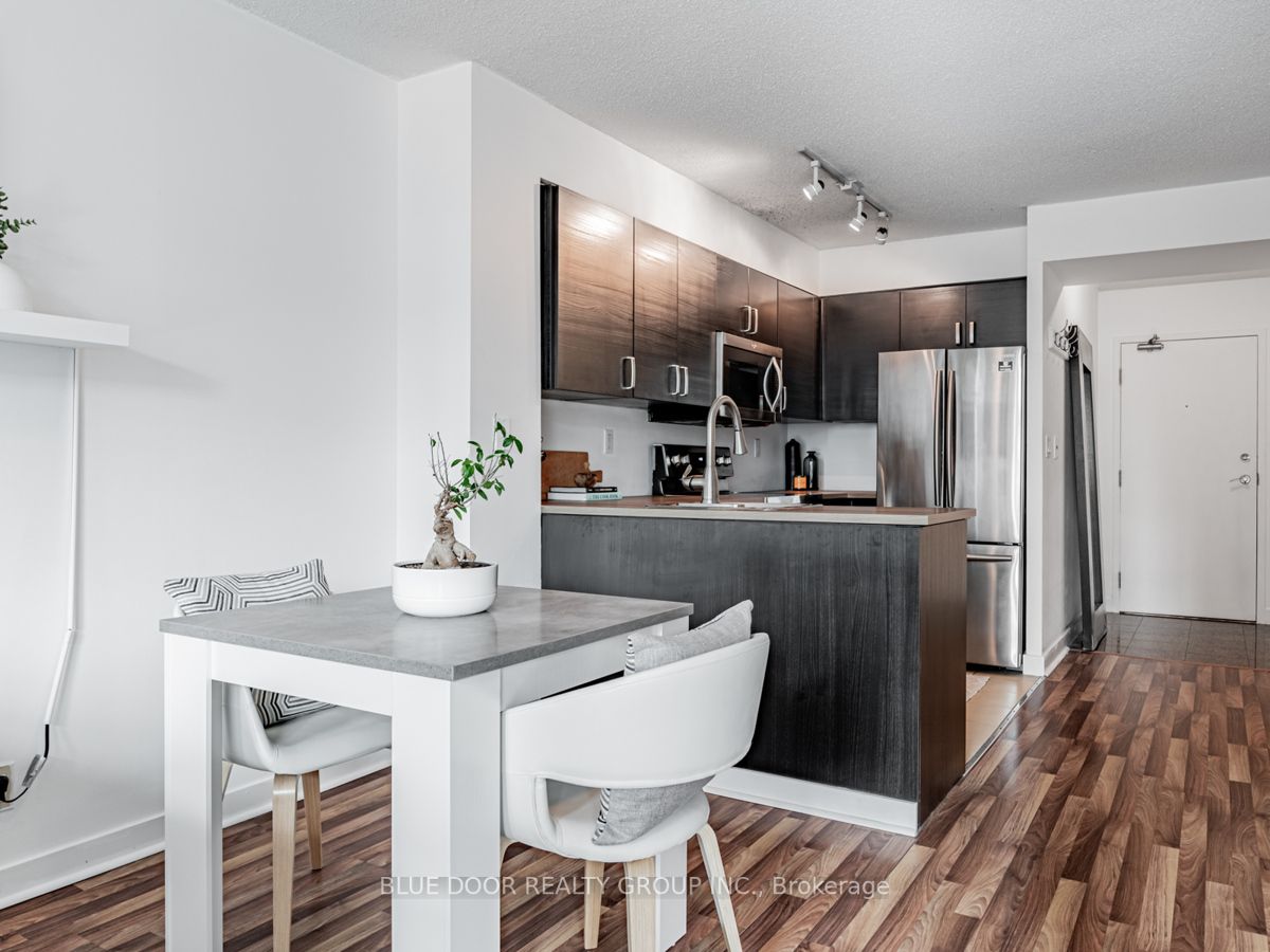 381 Front St W, #509