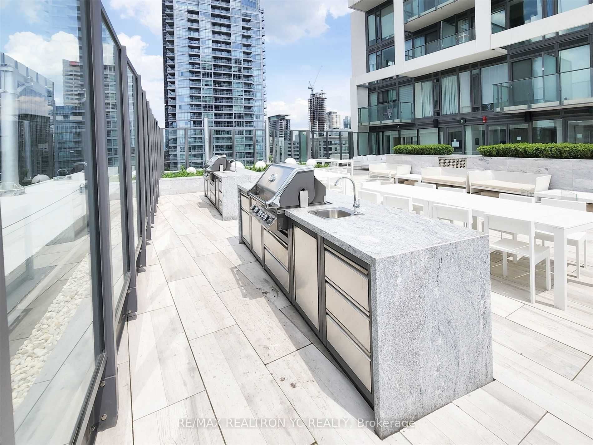 8 Hillsdale Ave E, #936