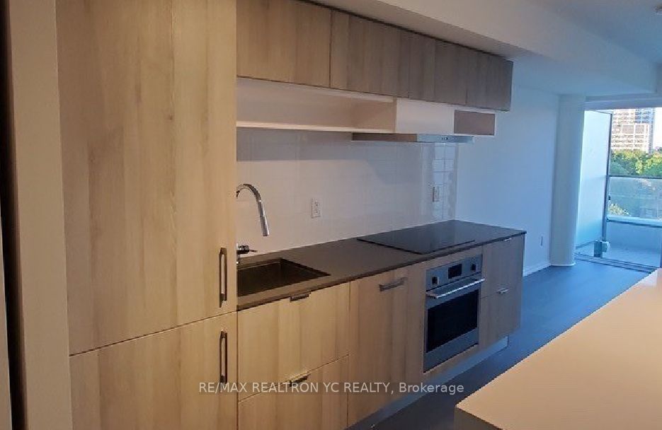 8 Hillsdale Ave E, #936