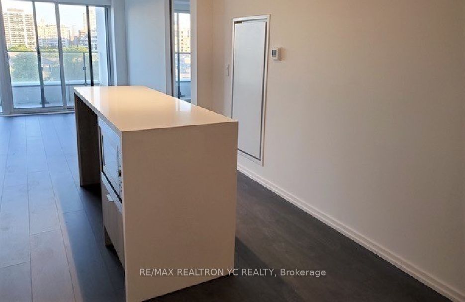 8 Hillsdale Ave E, #936