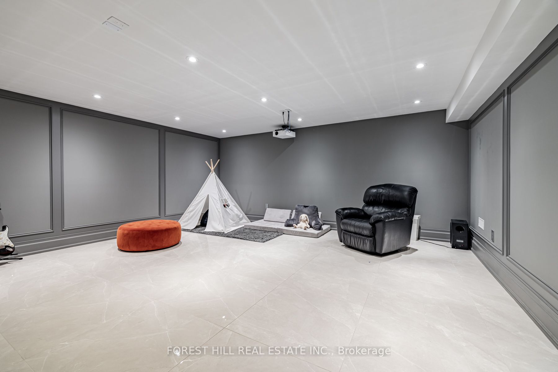 61 Hawksbury Dr