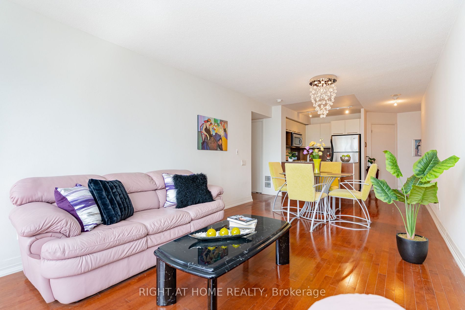 21 Carlton St, #1010