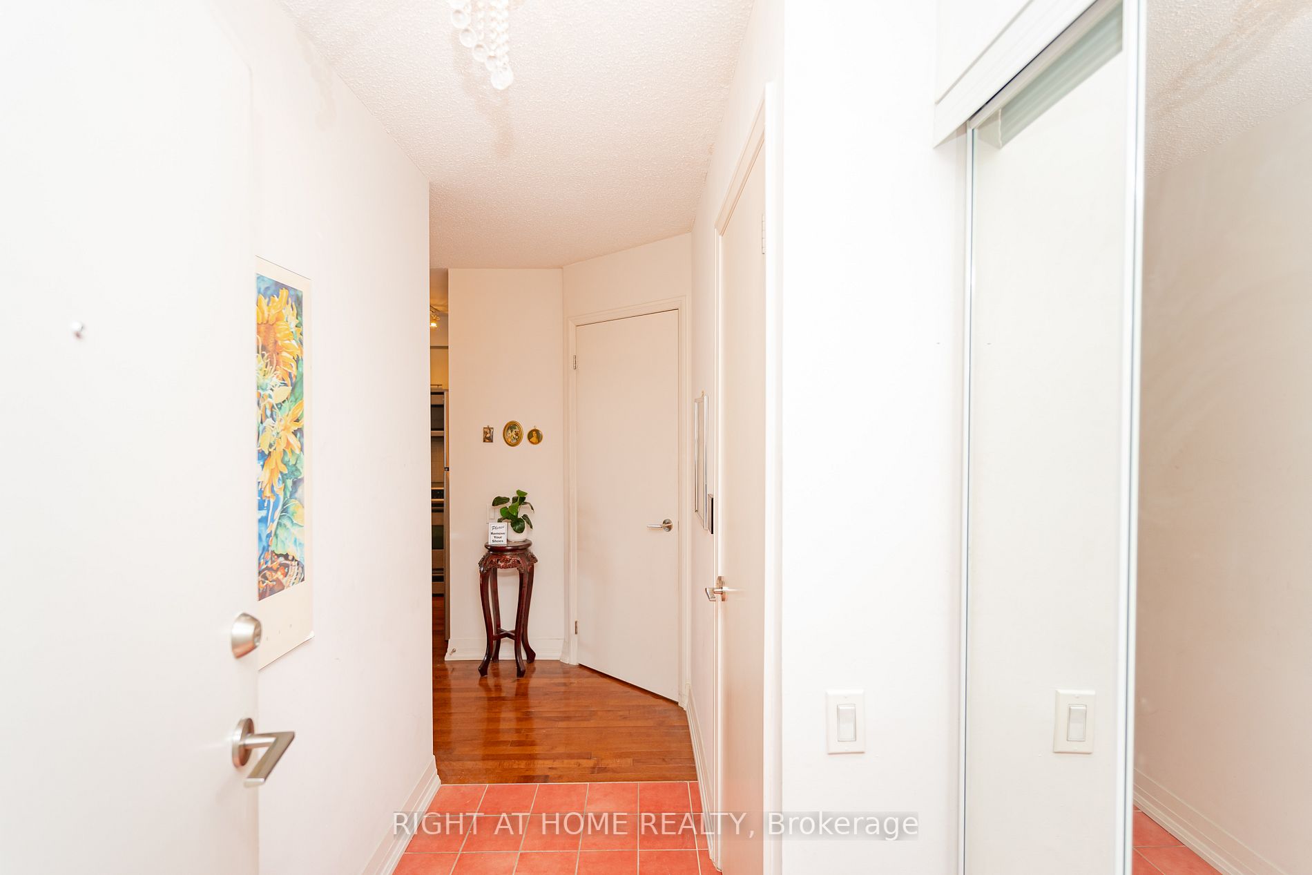 21 Carlton St, #1010