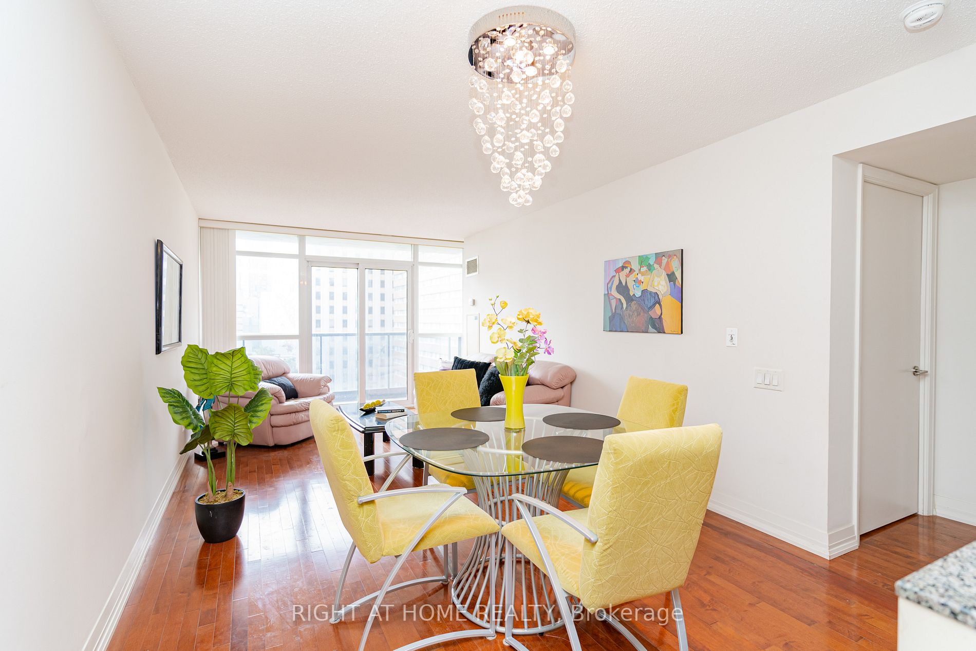 21 Carlton St, #1010